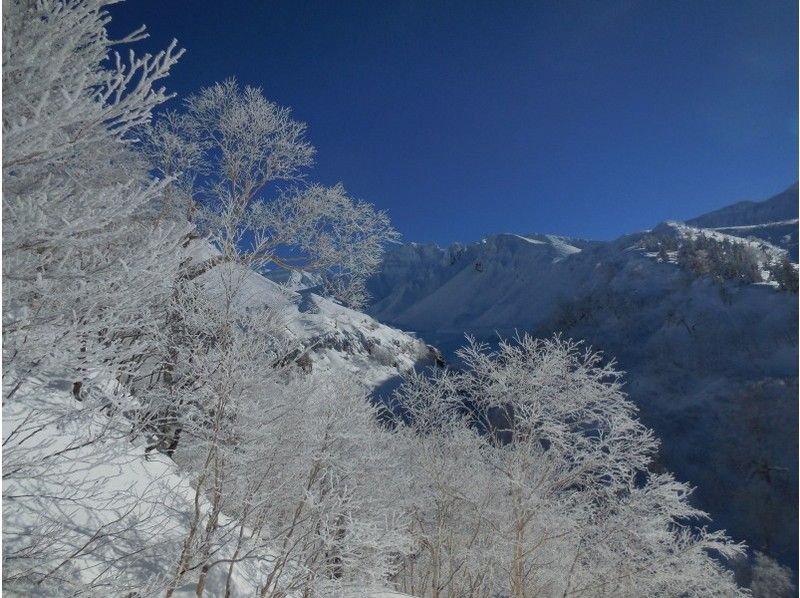 [Hokkaido ・ Large snow mountain series] superb view Snowshoes ★ Tokachitake Ansei crater courseの紹介画像