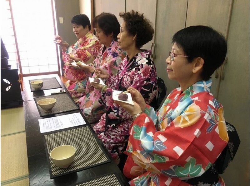 [Okinawa/Miyakojima] "Tea ceremony experience" in yukata Freely walk around Miyakojima in yukata! We have seasonal Japanese sweets! (1 to 10 people, limited to 2 groups per day)の紹介画像