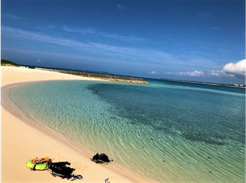 【 Okinawa · Miyakojima 】 I fully enjoyed from the arrival Sun . Beach experience diving ! Rendezvous with lots of fish! Afternoon course.の紹介画像