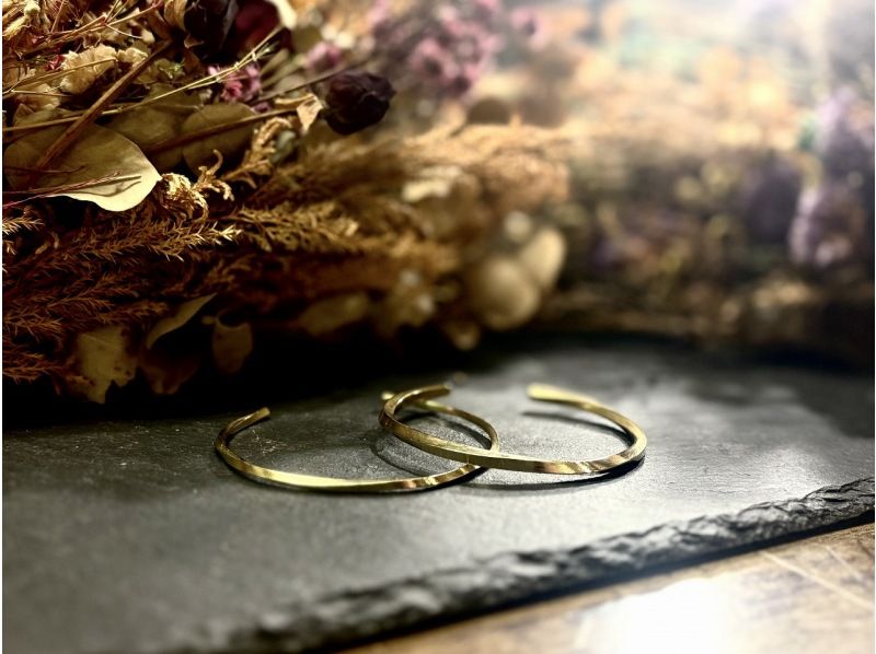 [Osaka ・ Shinsaibashi] Antique brass bangle ★ Handmade experienceの紹介画像