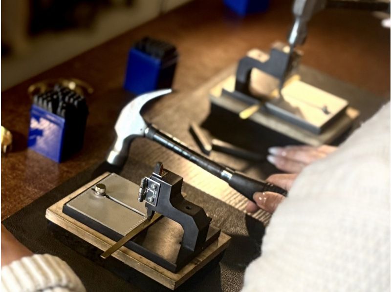 [Osaka ・ Shinsaibashi] Antique brass bangle ★ Handmade experienceの紹介画像