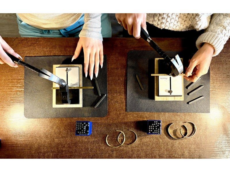 [Osaka ・ Shinsaibashi] Antique brass bangle ★ Handmade experienceの紹介画像