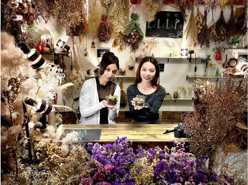 【大阪・心斎橋駅徒歩3分】子供から大人まで楽しめるミニサボテンのインテリア作り！サボテングラス作り体験☆の紹介画像