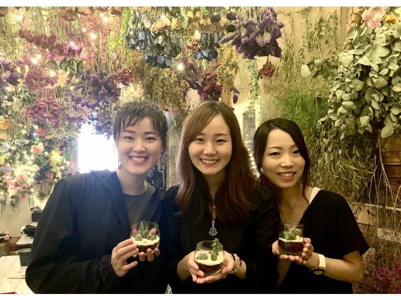 【大阪・心斎橋】子供から大人まで楽しめるミニサボテン・多肉植物の寄せ植え体験！の紹介画像