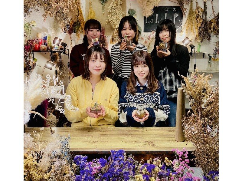 【大阪・心斎橋駅徒歩3分】子供から大人まで楽しめるミニサボテンのインテリア作り！サボテングラス作り体験☆の紹介画像