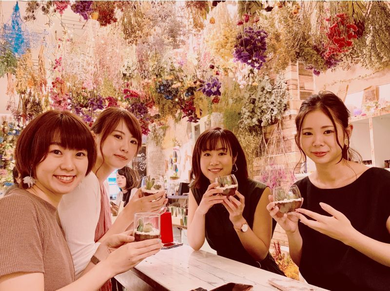 【大阪・心斎橋駅徒歩3分】子供から大人まで楽しめるミニサボテンのインテリア作り！サボテングラス作り体験☆の紹介画像