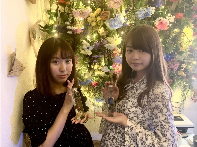 【大阪・心斎橋駅徒歩3分】花材を自由に選べるハーバリウム作り体験☆の紹介画像