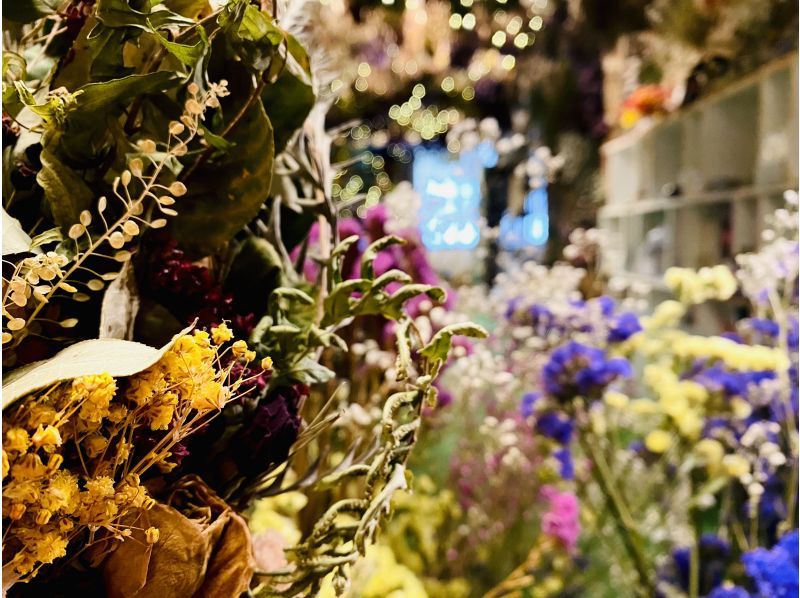 【大阪・心斎橋駅徒歩3分】花材を自由に選べるハーバリウム作り体験☆の紹介画像