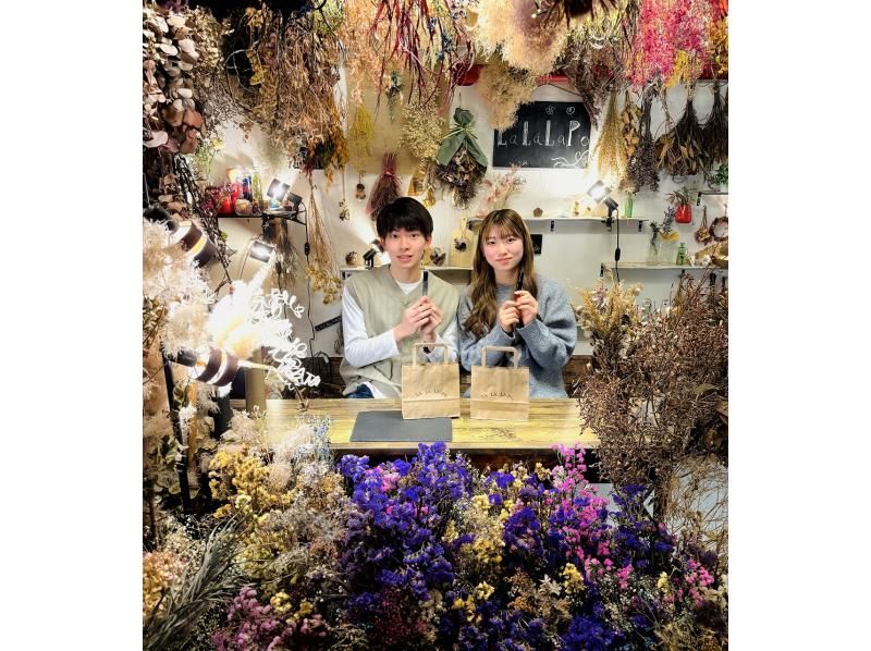 【大阪・心斎橋駅徒歩3分】オリジナルフレグランスを作るリラクゼーションアロマミスト作り体験！の紹介画像
