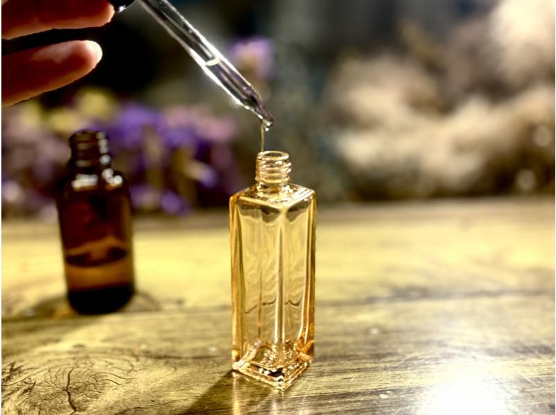 【大阪・心斎橋駅徒歩3分】オリジナルフレグランスを作るリラクゼーションアロマミスト作り体験！の紹介画像