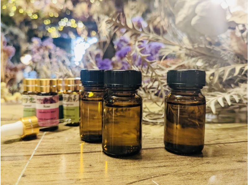 【大阪・心斎橋駅徒歩3分】オリジナルフレグランスを作るリラクゼーションアロマミスト作り体験！の紹介画像