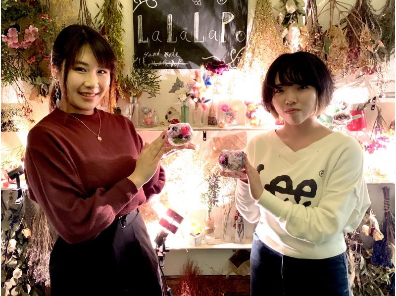 【大阪・心斎橋駅徒歩3分】ドライフラワーで作る透明なキャンドル☆ボタニカルジェルキャンドル作り体験！の紹介画像