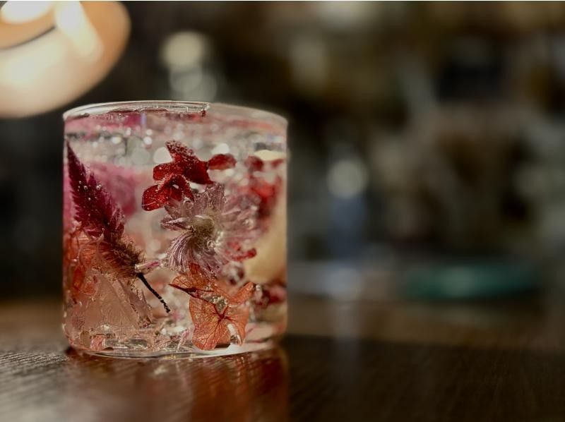 【大阪・心斎橋駅徒歩3分】ドライフラワーで作る透明なキャンドル☆ボタニカルジェルキャンドル作り体験！の紹介画像