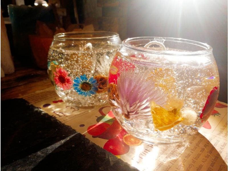 【大阪・心斎橋駅徒歩3分】ドライフラワーで作る透明なキャンドル☆ボタニカルジェルキャンドル作り体験！の紹介画像