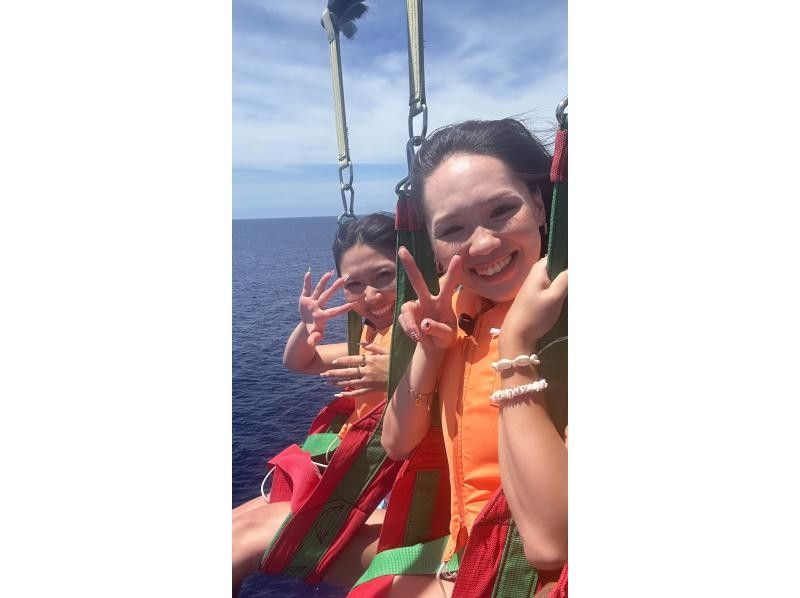 【 โอกินาว่า · Ginowan 】ลองบินเหนือ Ginowan sky สูงเหนือคณะกรรมการ พาราเซลลิ่ง(Parasailing) ของเรา !の紹介画像