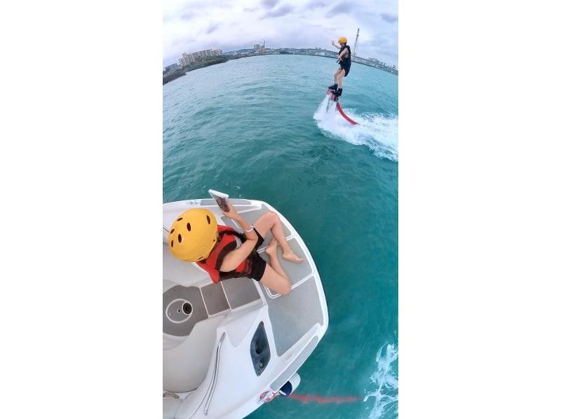 【冲绳，那霸，宜野湾】提供潜水服租赁服务★ 尽情享受海上和空中的乐趣！水上飞行器和滑翔伞！の紹介画像