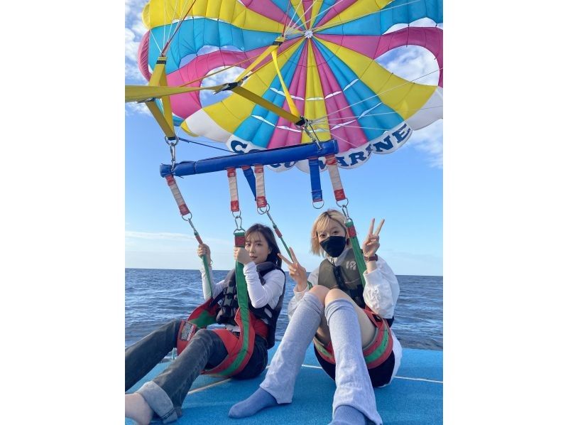 【沖縄・那覇・宜野湾】手ぶらで⭕️ウェットスーツ貸出あり★海＆空から満喫！フライボード＆パラセーリング！の紹介画像