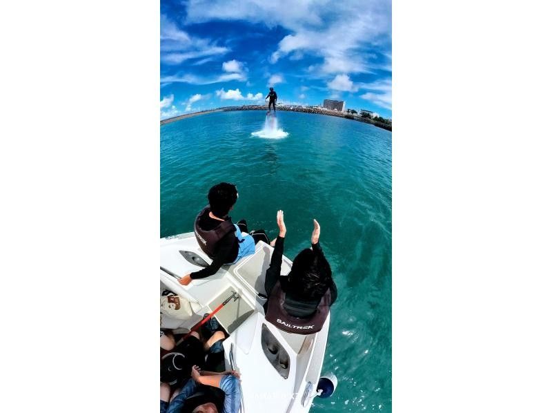 【沖縄・那覇・宜野湾】手ぶらで⭕️ウェットスーツ貸出あり★海＆空から満喫！フライボード＆パラセーリング！の紹介画像