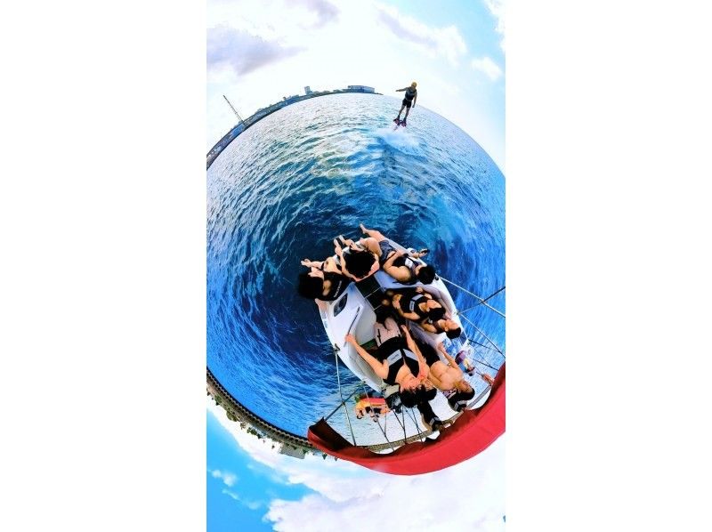 【沖縄・那覇・宜野湾】手ぶらで⭕️ウェットスーツ貸出あり★海＆空から満喫！フライボード＆パラセーリング！の紹介画像