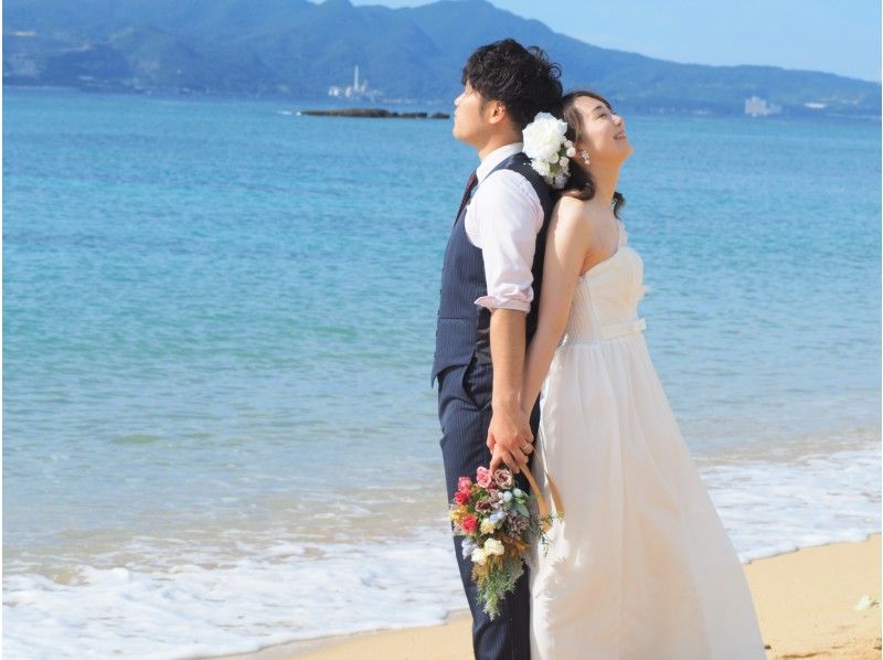 [Okinawa Lowest] casual wedding photo on the beachの紹介画像