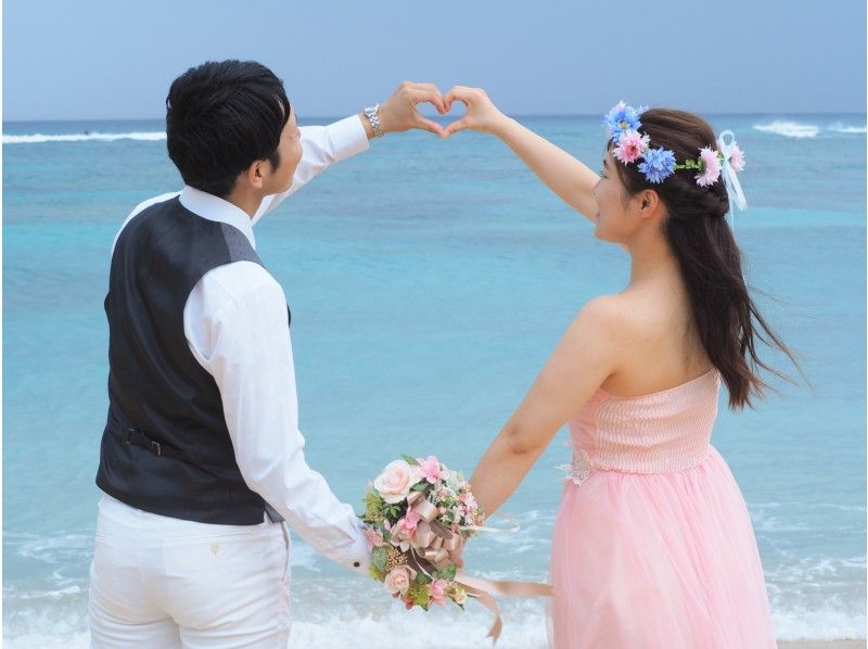 [Okinawa Lowest] casual wedding photo on the beachの紹介画像