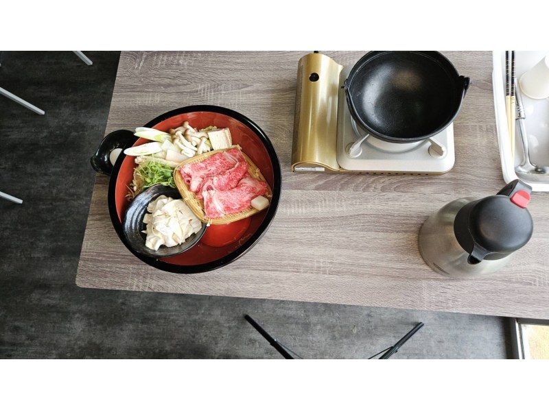 [Yamanashi, Kawaguchiko] A luxurious "Sukiyaki Hoto experience" where you can enjoy the finest beef and vegetables. An indoor facility that is safe even in bad weather.の紹介画像