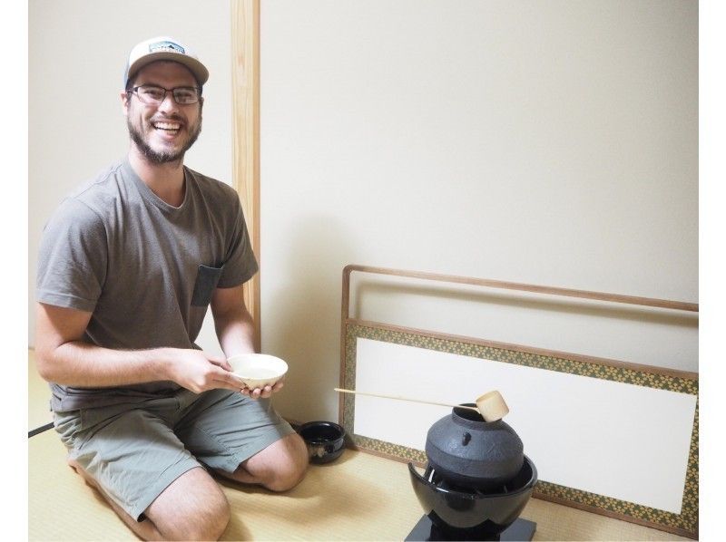 [Osaka/Near Osaka Castle] Japanese Culture Class "Training by a qualified tea ceremony master"の紹介画像