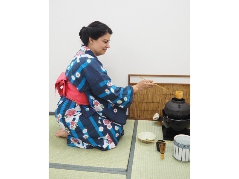 [Osaka/Near Osaka Castle] Japanese Culture Class "Training by a qualified tea ceremony master"の紹介画像