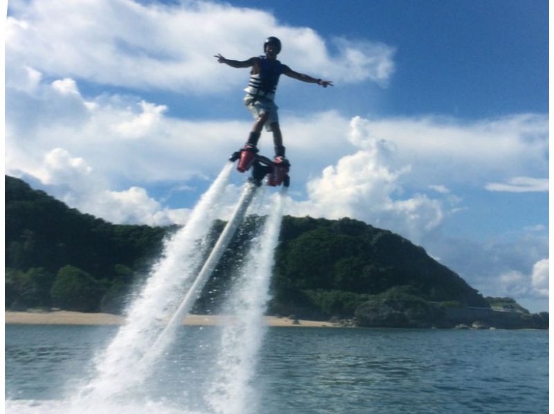 [Okinawa / Uruma City / Hamahiga Island] Corona Countermeasure Store Fly in the sky with water pressure! Fly board / FLY BOARDの紹介画像