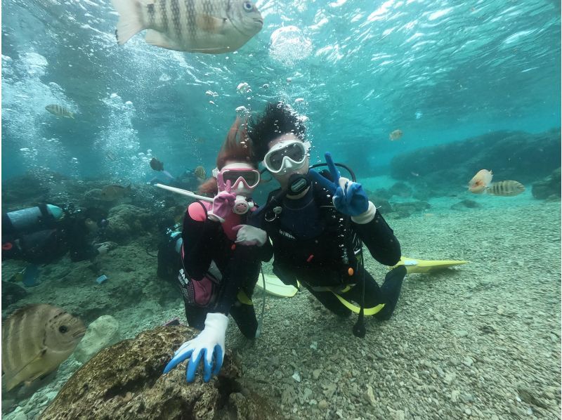 海と空を楽しめる!!人気のセットコース【沖縄・青の洞窟ダイビング＆パラセーリング】水中写真プレゼント・超特価にてご案内中!!【恩納村・北谷】の紹介画像