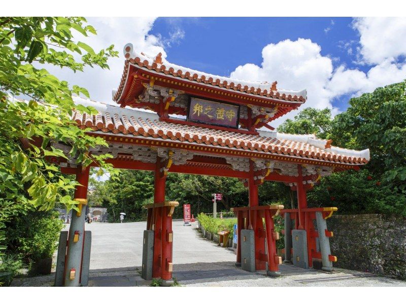 HIP-HOP BUS [Okinawa, Naha Departure] <Southern Okinawa> Okinawa World, Shuri Castle Park, Senaga Island Umikaji Terrace (Course D)の紹介画像