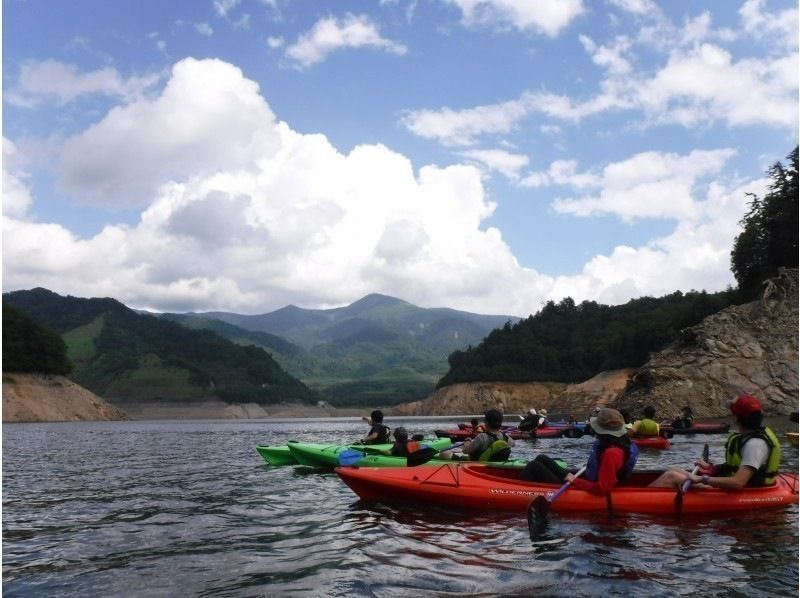 SALE! [Gunma, Minakami] A canoeing experience with a spectacular view in a hidden hot spring area * Going out with your dogの紹介画像