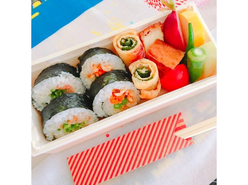 【神奈川・鎌倉】Sushi rolls bento making & market tour near the beachの紹介画像