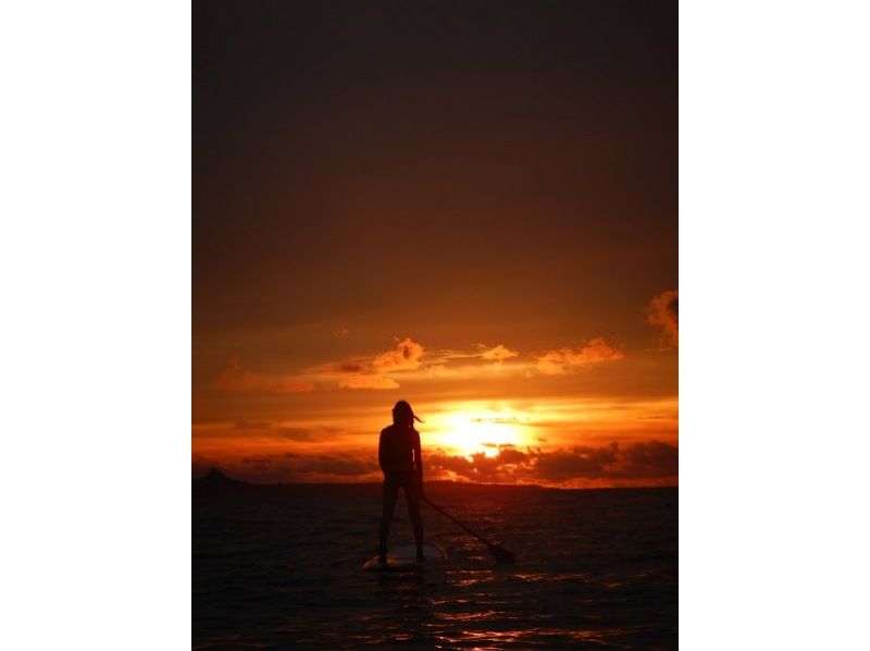 SALE! [Churaumi Aquarium, Nakijin Village, and hidden beaches] Limited to one group per day! An unforgettable and moving experience: a glittering sunset SUP cruiseの紹介画像