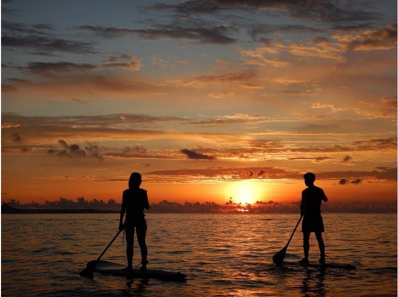 [Churaumi Aquarium, Nakijin Village area, secret beach, photo service] Limited to one group per day! An unforgettable and moving experience - a glittering sunset SUP cruiseの紹介画像