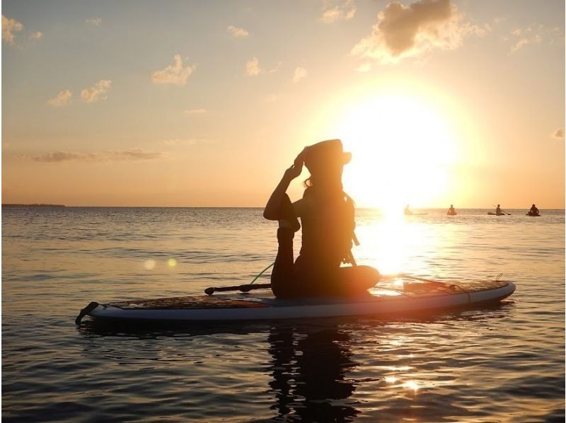 [Churaumi Aquarium, Nakijin Village, and other hidden beaches] Limited to one group per day! Sparkling sunset SUP cruisingの紹介画像