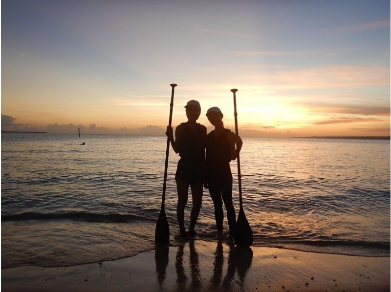 [Churaumi Aquarium, Nakijin Village area, secret beach, photo service] Limited to one group per day! An unforgettable and moving experience - a glittering sunset SUP cruiseの紹介画像