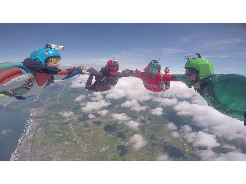 [北海道·Yoichi] 360°的驚人觀點！從海拔3800米處串聯高空跳傘！ ！ （動畫拍攝）の紹介画像