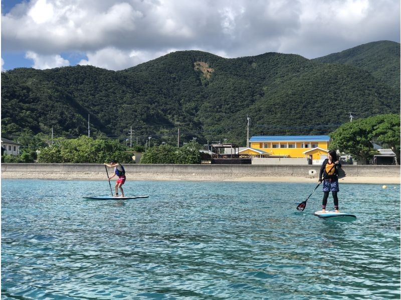 [[Amami Oshima / south] SUP experience to enjoy Amami Blue with a safe lectureの紹介画像