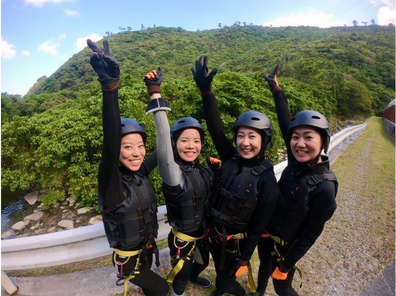 [Okinawa ・ Nago City] Soaking wet Required! Full-fledged jungle adventure courseの紹介画像