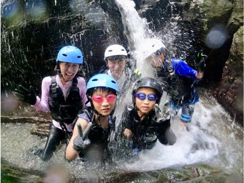 [Okinawa ・ Nago City] Soaking wet Required! Full-fledged jungle adventure courseの紹介画像