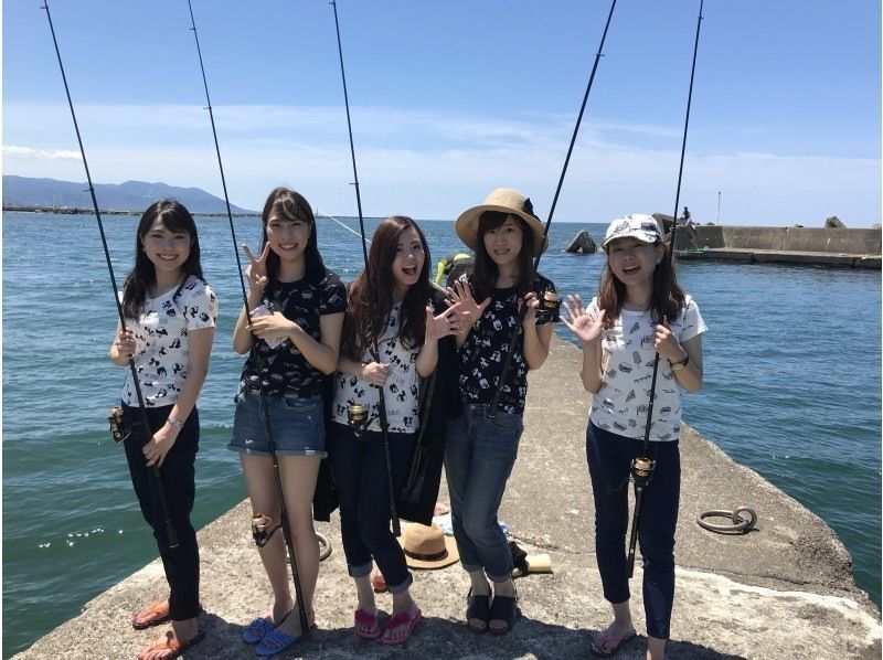 【オータムセール実施中】カップル・ファミリー・女性に大人気！『海釣り体験教室』(完全手ぶらOK！インストラクター付き！）の紹介画像