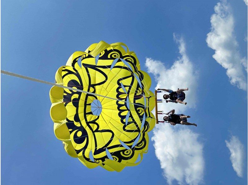 [Okinawa ・ Chubu ・ Tokai Kishi] Siesar Parasailing One time & blue cave boat Snorkeling Theの紹介画像