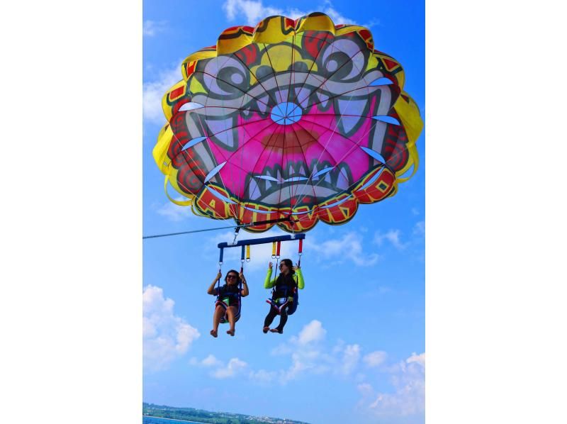 [Okinawa ・ Chubu ・ Tokai Kishi] Siesar Parasailing One time & blue cave boat Snorkeling Theの紹介画像