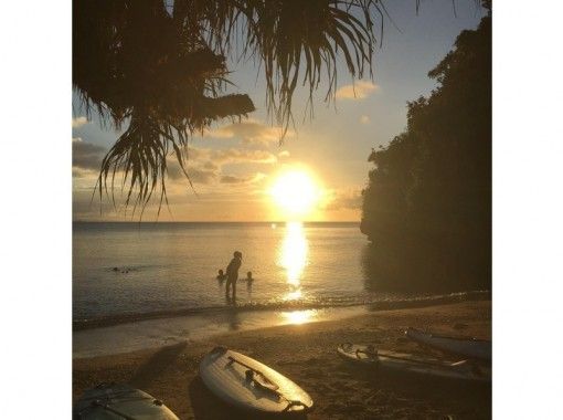 沖縄・石垣島】極上のサンセットタイムのサップヨガ＆サップ・夕暮れ