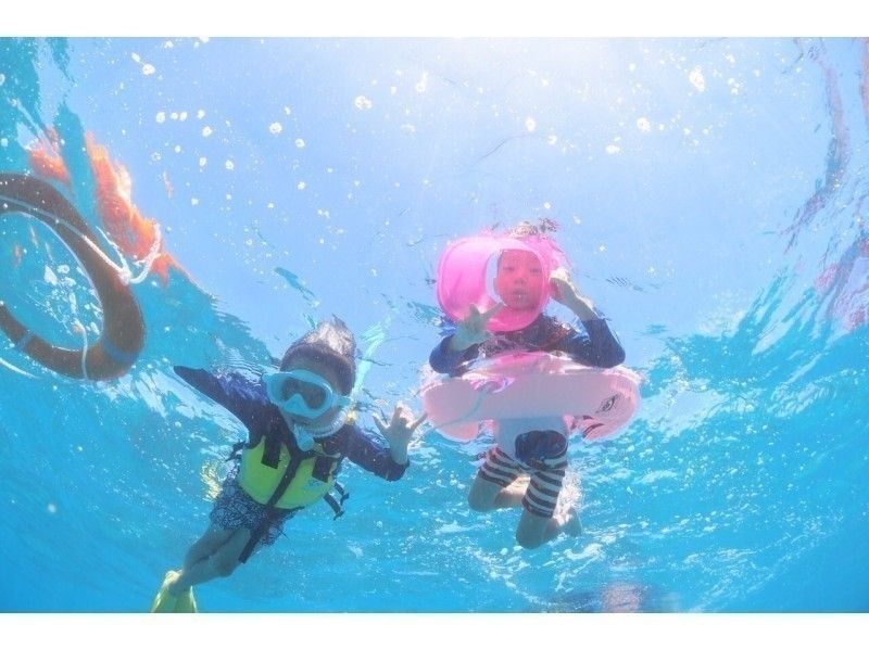 【 Okinawa · Miyakojima 】 1 pair charter ★ Snorkeling the sea of Irabujima where there are lots of coral and fish! From 3 years old OK!の紹介画像