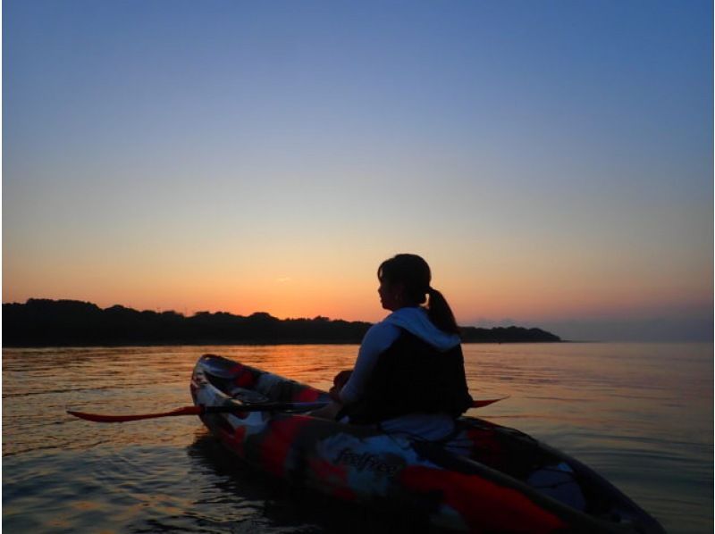 [Iriomote Island/Night] Enjoy an evening adventure at a World Heritage Site! Sunset & Twilight SUP or Canoe [Free photo data/equipment]の紹介画像