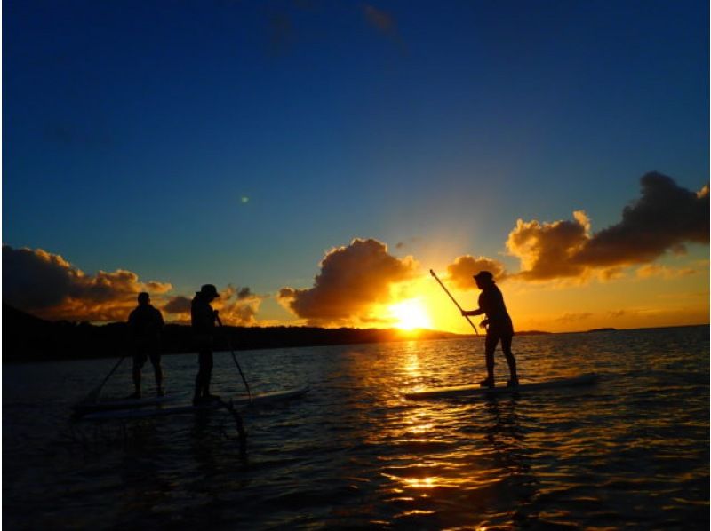 [Iriomote Island/Night] Enjoy an evening adventure at a World Heritage Site! Sunset & Twilight SUP or Canoe [Free photo data/equipment]の紹介画像