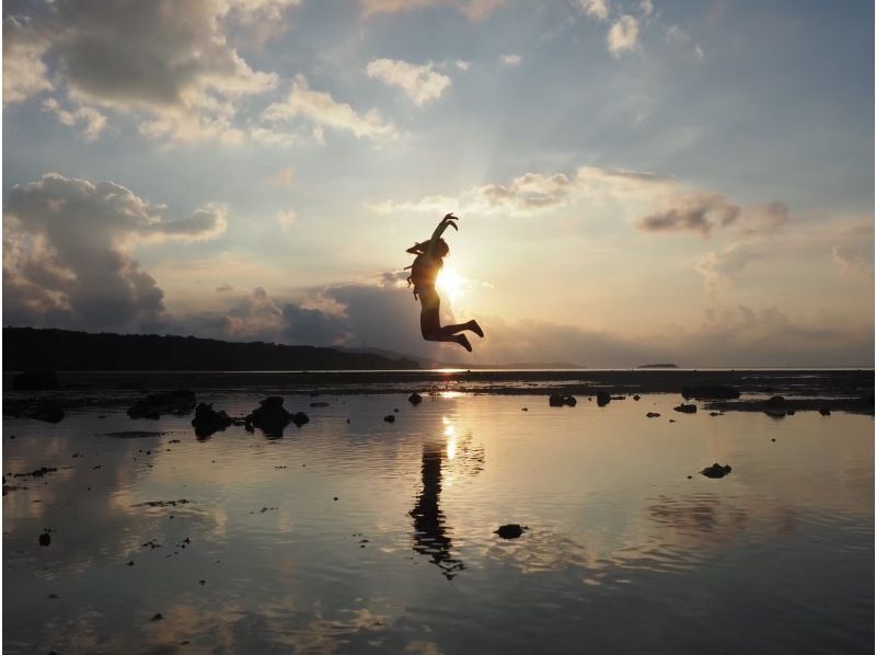 [Iriomote Island/Night] Enjoy an evening adventure at a World Heritage Site! Sunset & Twilight SUP or Canoe [Free photo data/equipment]の紹介画像