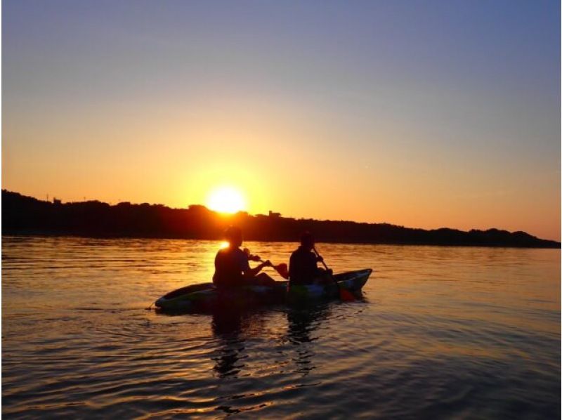 [Iriomote Island/Night] Enjoy an evening adventure at a World Heritage Site! Sunset & Twilight SUP or Canoe [Free photo data/equipment]の紹介画像